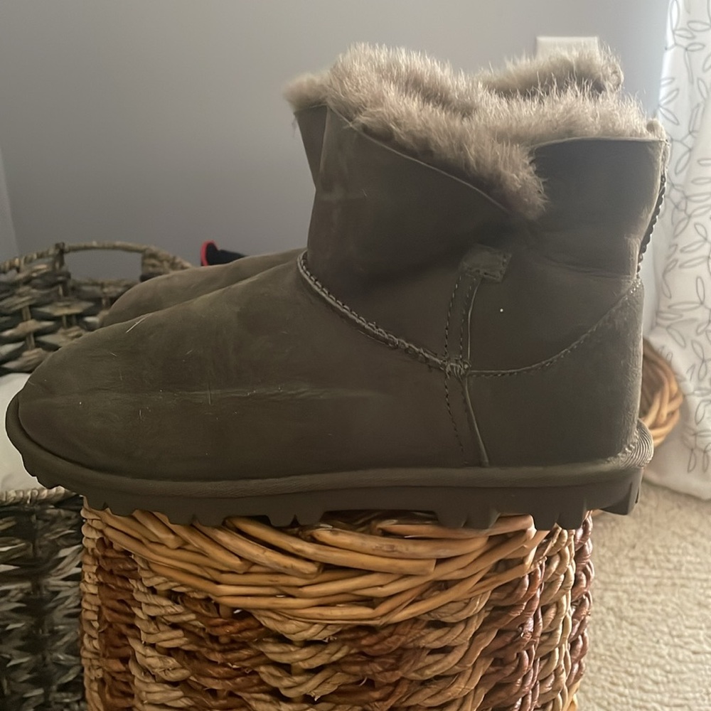 BRAND NEW FUR LINED BOOTS  Sz 7